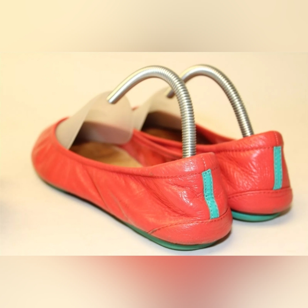 Tieks Coral Red Leather The Ballet Flat Chic Comfort Travel Shoes 9 EUC 👀 - Picture 5 of 16